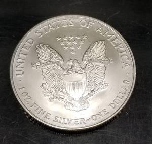 2002 AMERICAN SILVER EAGLE 1 TROY OZ .999 FINE SILVER DOLLAR