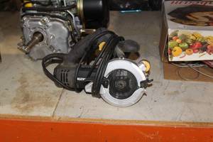 lot 16 image: Black & Decker NT1DB Klutch 5 Circular Saw