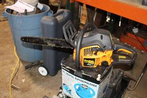 lot 18 image: Poulan PP4218AVX Pro 42cc 18 Chainsaw
