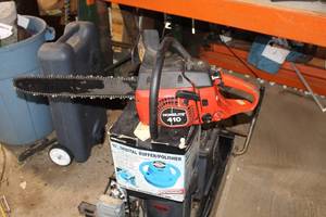 lot 20 image: Homelite 410 Gas 20 Chainsaw