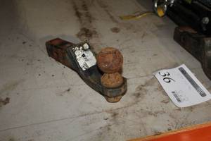 lot 37 image: Hitch Mount with 2-516 Ball
