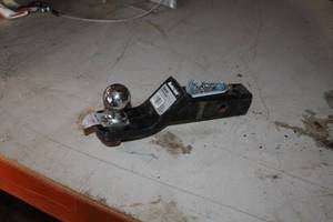 lot 35 image: Ultra-Tow Hitch Mount with 1-78 Ball 2000lb