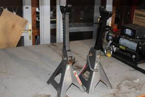 lot 34 image: Lot of (2) Pittsburgh Automotive 3-Ton Heavy Duty Jack Stands