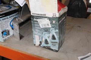 lot 33 image: Lot of (2) 3-Ton Heavy Duty Jack Stands (New )