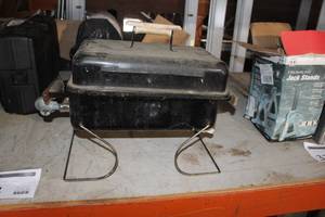 lot 44 image: Portable Tabletop Gas Grill