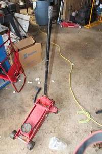 lot 38 image: Hydraulic Floor Jack