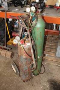 lot 61 image: Acetylene TorchTankCart