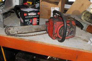 lot 77 image: Homelite 350 Automatic Chainsaw