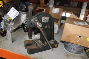 lot 80 image: Buffalo No. AP-2 2-Ton Arbor Press