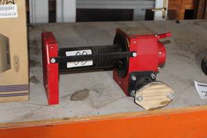lot 81 image: Superwinch 8588 Winch