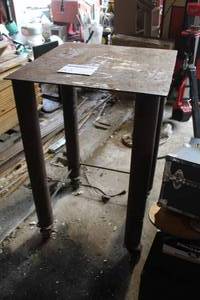 lot 62 image: Metal Rolling Shop Table