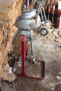 lot 109 image: Vintage Johnson Sea Horse Outboard Boat Motor, Motor Stand