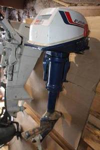 lot 102 image: Vintage Evinrude Outboard Boat Motor