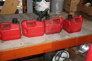 lot 124 image: Lot of (4) 1-Gallon Plastic Gas Cans
