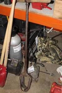 lot 179 image: T-Handle Post Hole Digger