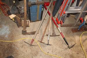 lot 175 image: Lot of (6) Yard Tools - Hoes, Cultivators