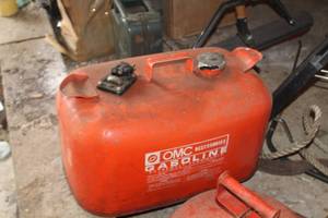 lot 218 image: 5-Gallon Metal Boat Gas Tank