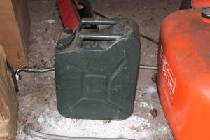 lot 219 image: 5-Liter Metal Gas Can