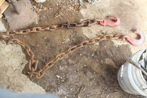 lot 215 image: Heavy Duty Hook and Chain (Short Chain)