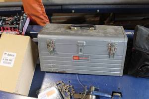 lot 257 image: Sears Craftsman 18 Metal Tool Box
