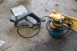 lot 270 image: Lot of (2) Power Tools - Black & Decker Planer, Palm Sander