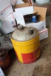 lot 279 image: Vintage Shell Metal Gas Can 5-Gallon