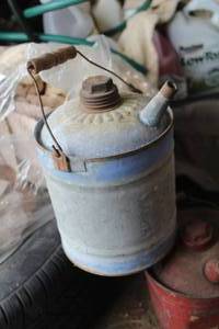 lot 276 image: Vintage Metal Oil Can
