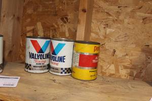 lot 354 image: Lot of (3) Vintage Automotive Fluids - Valvoline Racing 20W50 Motor Oil 32-oz Cans (x2), Pennomatic Automatic Transmission Fluid 1-Qt Can