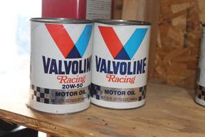 lot 355 image: Lot of (2) Vintage Valvoline Racing 20W-50 Motor Oil 32-oz Cans