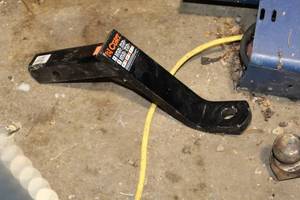 lot 286 image: Curt Hitch Mount