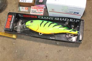 lot 290 image: Rapala Giant Shradnap Lure 24 (in box)