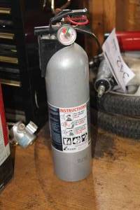 lot 300 image: Kidde Dry Chemical Fire Extinguisher
