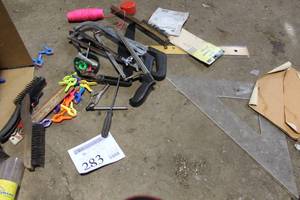 lot 283 image: Hand Tools - Wire Brushes, Hacksaws, Scraper, Pry Bar, Vintage Tool