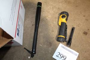 lot 299 image: Lot of (4) Flashlights