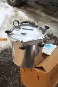 lot 143 image: Wisconsin Aluminum Foundry All-American No. 925 Cast Aluminum Pressure Cooker