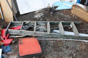 lot 134 image: 6 Wood Ladder