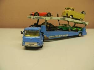 lot 1 image: VINTAGE CORGI CARRIMORE CAR TRANSPORTER W CORGI VW - LESNEY FERRARI #73 - MATCHBOX - HOTWHEELS - NICE SET - SEE PICTURES