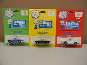 lot 8 image: VINTAGE 1987 SET OF 3 CHAMPION AUTO STORES ERTL 1960 CORVETTE 164 SCALE DIE-CAST - NEW OLD STOCK - GREAT SET - SEE PICTURES