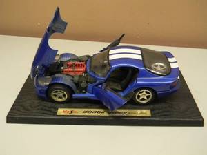 lot 15 image: MAISTO 118 SCALE DIECAST 1996 DODGE VIPER GTS - NICE - COOL PIECE - SEE PICTURES