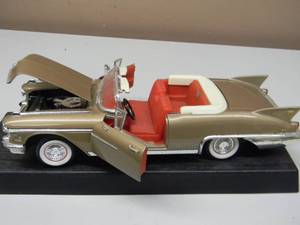 lot 60 image: ROAD LEGENDS 118 SCALE DIECAST 1958 CADILLAC ELDORADO BIARRITZ - NICE - VERY COOL PIECE - SEE PICTURES