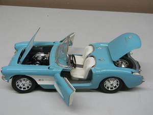 lot 61 image: BURAGO 118 SCALE DIECAST 1957 CHEVROLET CORVETTE - NICE - VERY COOL PIECE - SEE PICTURES