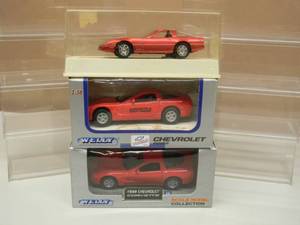lot 64 image: 8 - 143 SCALE PLASTIC CAR CASES WITH 3 CORVETTES - IN BOX - SEE PICTURES