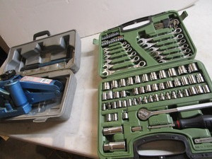 Scissor Jack, Tool Kit