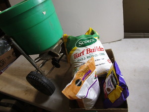 Spreader, Turf Builder