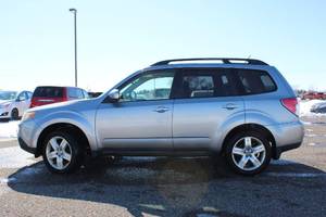 lot 8 image: 2009 Subaru Forester - 1 OWNER - AWD