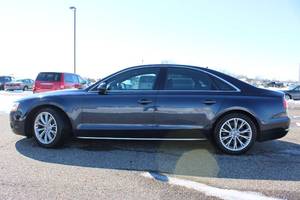 lot 3 image: 2011 Audi A8 - AWD