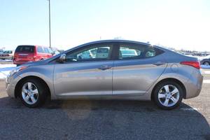 lot 7 image: 2013 Hyundai Elantra GLS - 1 OWNER