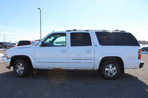lot 21 image: 2003 Chevrolet K1500 Suburban