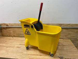 lot 31 image: RUBBERMAID COMMERCIAL PRODUCTS Mop Bucket