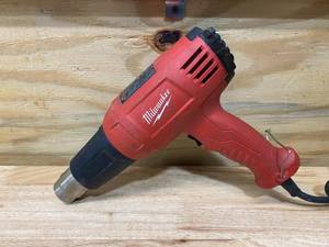 lot 90 image: MILWAUKEE 11.6-Amp 120-Volt Dual Temperature Heat Gun